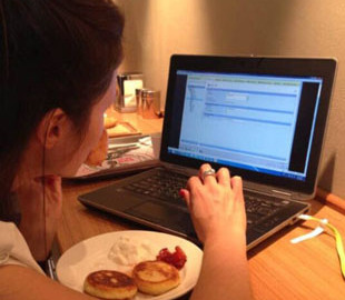 Чому постійна зарядка шкодить батареї ноутбука