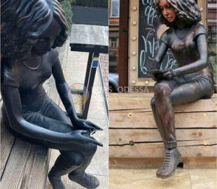 «Поколение Instagram» и кошка-сфинкс: в Одессе вандалы повредили две скульптуры