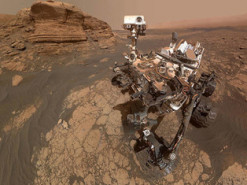 Новое селфи от Curiosity. Марсоход NASA сфотографировал себя на фоне скалы Мон-Мерку