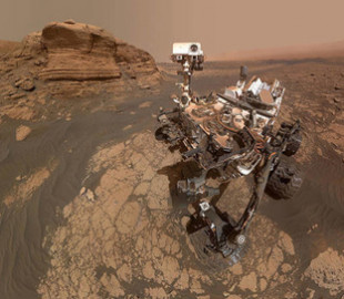Новое селфи от Curiosity. Марсоход NASA сфотографировал себя на фоне скалы Мон-Мерку
