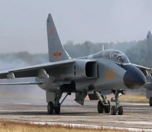 Бомбардувальники JH-7A відзначилися під час навчань: що відомо про китайські машини