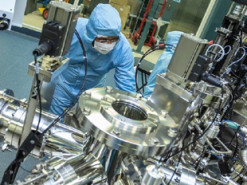 Перший у світі квантовий акумулятор зарядили лазером за наносекунди