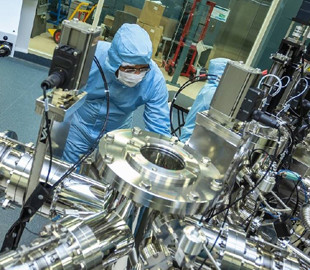 Перший у світі квантовий акумулятор зарядили лазером за наносекунди