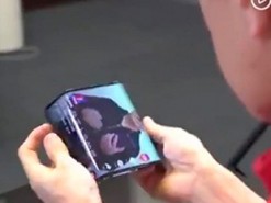 Президент Xiaomi продемонстрировал складной смартфон с гибким экраном