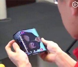 Президент Xiaomi продемонстрировал складной смартфон с гибким экраном