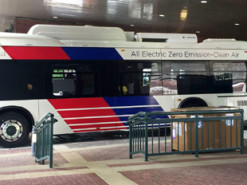 Аэропортовые электробусы впервые получили беспроводную зарядку