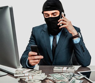 Через звичайну смс жінка втратила 11 тисяч гривень