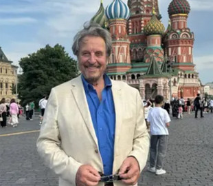 Батько Ілона Маска приїхав до Москви на форум пропагандиста Дугіна