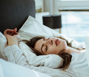 Лікарі назвали 5 популярних звичок, які заважають спати