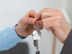 Шахрай, який здавав неіснуючі квартири, проведе за ґратами понад 6 років