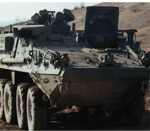 ЗСУ показали колісні американські броньовані машини Stryker