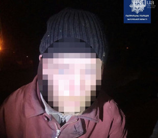 В Запорожье прохожий удерживал до приезда полиции вора, который украл у девушки телефон