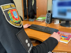 Інтернет-шахрай «утеплював» фасади будівель, перебуваючи у виправній колонії