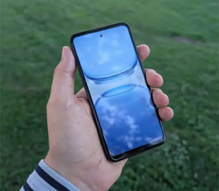 Новий Enough Phone повертає те, від чого давно відмовилися виробники смартфонів