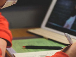 Дистанційне навчання допомагає спинити COVID-19 у Львові: заява лікаря