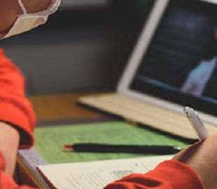 Дистанційне навчання допомагає спинити COVID-19 у Львові: заява лікаря