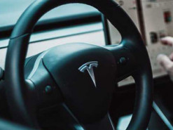 Tesla підняла ціни на популярні моделі авто: скільки коштують електромобілі зараз