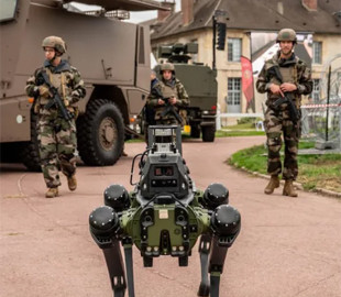 Роботів-собак почали використовувати у військових цілях: що відомо