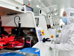 Провідні китайські компанії зазнають збитків на тлі санкцій США