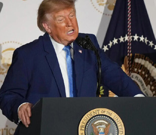 Трамп хоче знову позбавити три медіа доступу до президентського комплексу
