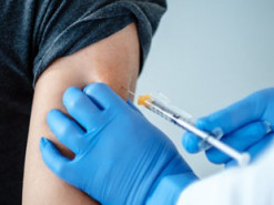 В Болгарії серед щеплених проти COVID-19 розіграють розумні годинники