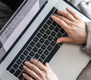 Експерти пояснили, куди не можна ставити ноутбук