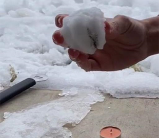 Теория заговора: техасцы снимают фейковый снег