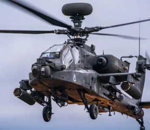 Морський дрон ВМС США врятував екіпаж Apache, який розбився біля Ормузької протоки