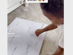 Двухлетняя жительница Лондона научилась читать и писать на четырех языках