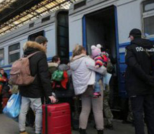 За рахунок чого живуть українські біженці. Соціологи назвали цифри і факти