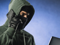 Фейковий працівник банку зняв з картки жінки 60 тисяч гривень