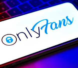 Обшуки у моделей OnlyFans: дані про них могли отримати у податкової