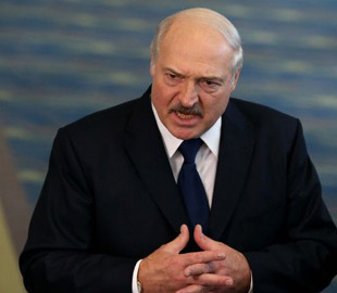 Лукашенко похвалився першим вітчизняним ноутбуком. Але білоруського там всього 12%