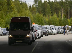 Черга з втікачів від російської мобілізації на кордоні з Грузією перевищує 2300 автівок
