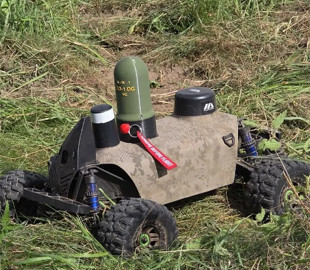 Польські розробники представили наземний дрон-камікадзе Gnom