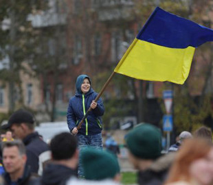 Людей просять не збиратися в центрі Херсона: Ворог замінував майже все