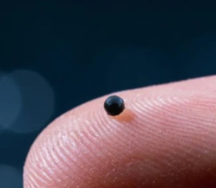 У Швейцарії розробили мікроробота, щоб доставляти ліки через судини