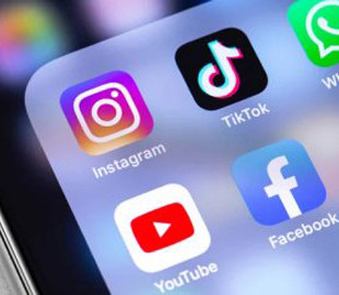 Жінка подала до суду на Meta та YouTube через залежність від соціальних мереж