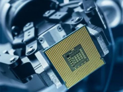 Китайці все одно роблять топові чипи, незважаючи на санкції США: як це вдається