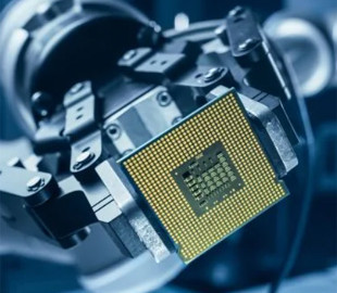 Китайці все одно роблять топові чипи, незважаючи на санкції США: як це вдається