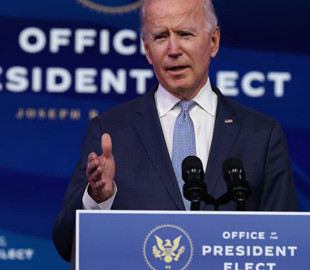 Белый дом возобновил подписку на крупнейшие СМИ. Трамп называл их "fake news"