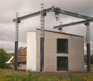 Самый большой 3D-принтер в Европе впервые напечатал двухэтажный дом