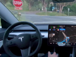 Tesla отлучила от автопилота водителей, которые плохо следили за дорогой