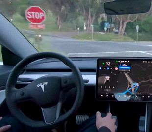 Tesla отлучила от автопилота водителей, которые плохо следили за дорогой