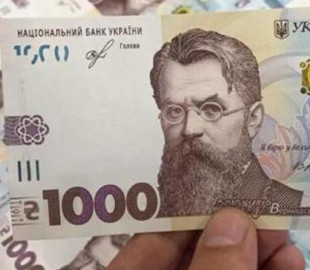 В Украине уникальные 1000 гривен продают за $1500: что изображено на денежных купюрах
