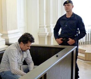 Мошенник, заставивший Facebook и Google выплатить более 100 млн долларов, признал себя виновным