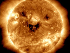 Астрономи NASA показали, як усміхається Сонце