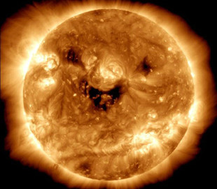 Астрономи NASA показали, як усміхається Сонце