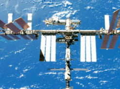 В РФ считают, что утечка кислорода на МКС могла появиться из-за робота «Федора»