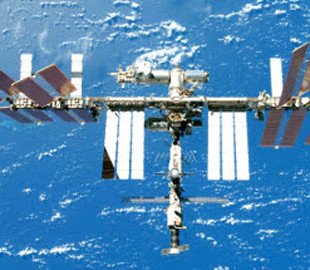 В РФ считают, что утечка кислорода на МКС могла появиться из-за робота «Федора»